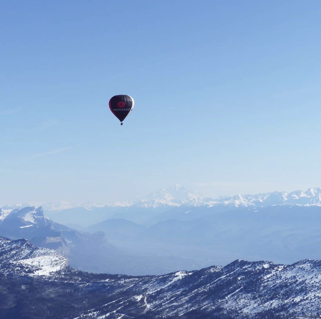 Vol en montgolfiere dans les Alpes